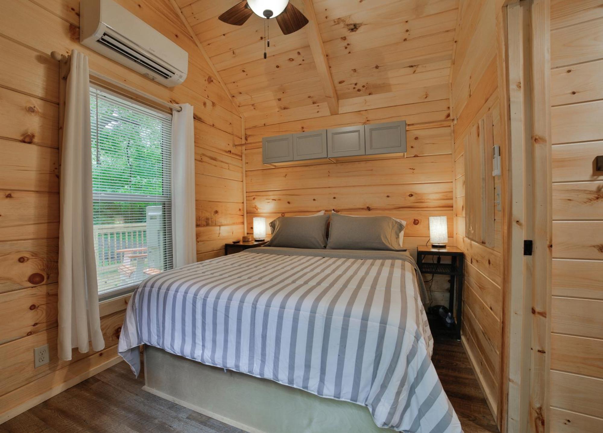 Lena Cabin Wooded Tiny Cabin - Hot Tub Чатануга Екстериор снимка