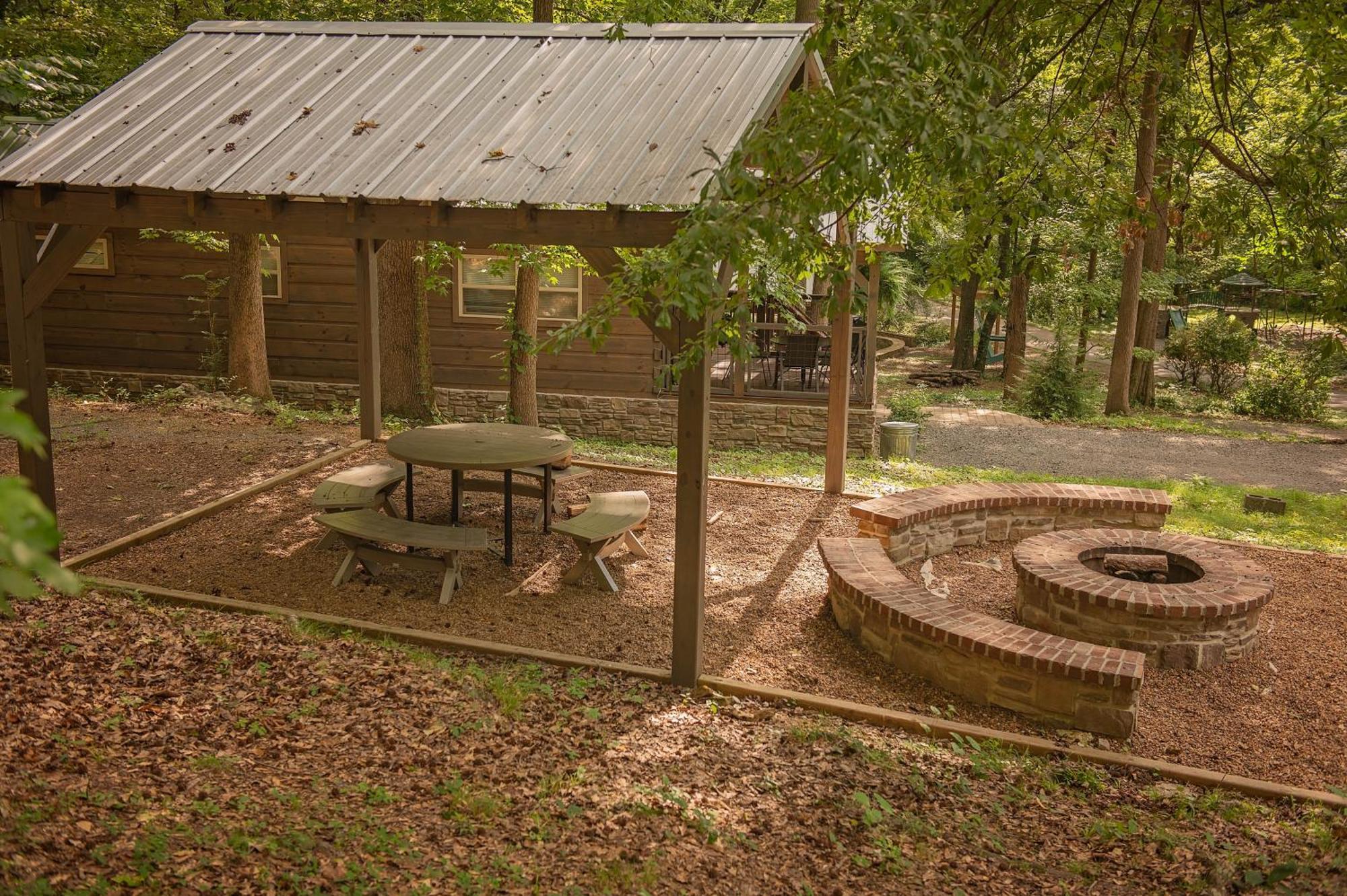 Lena Cabin Wooded Tiny Cabin - Hot Tub Чатануга Екстериор снимка